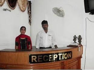 Hotel Neelkanth Lucknow Exteriör bild