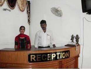 Hotel Neelkanth Lucknow Exteriör bild